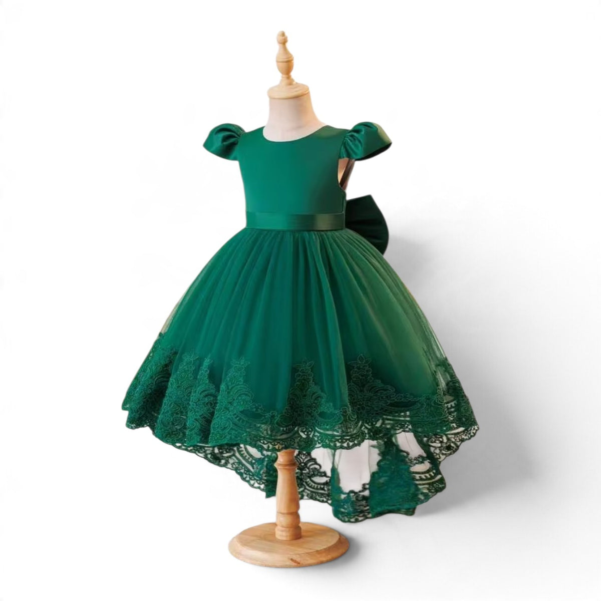 Beautiful green dress with long train 2k6