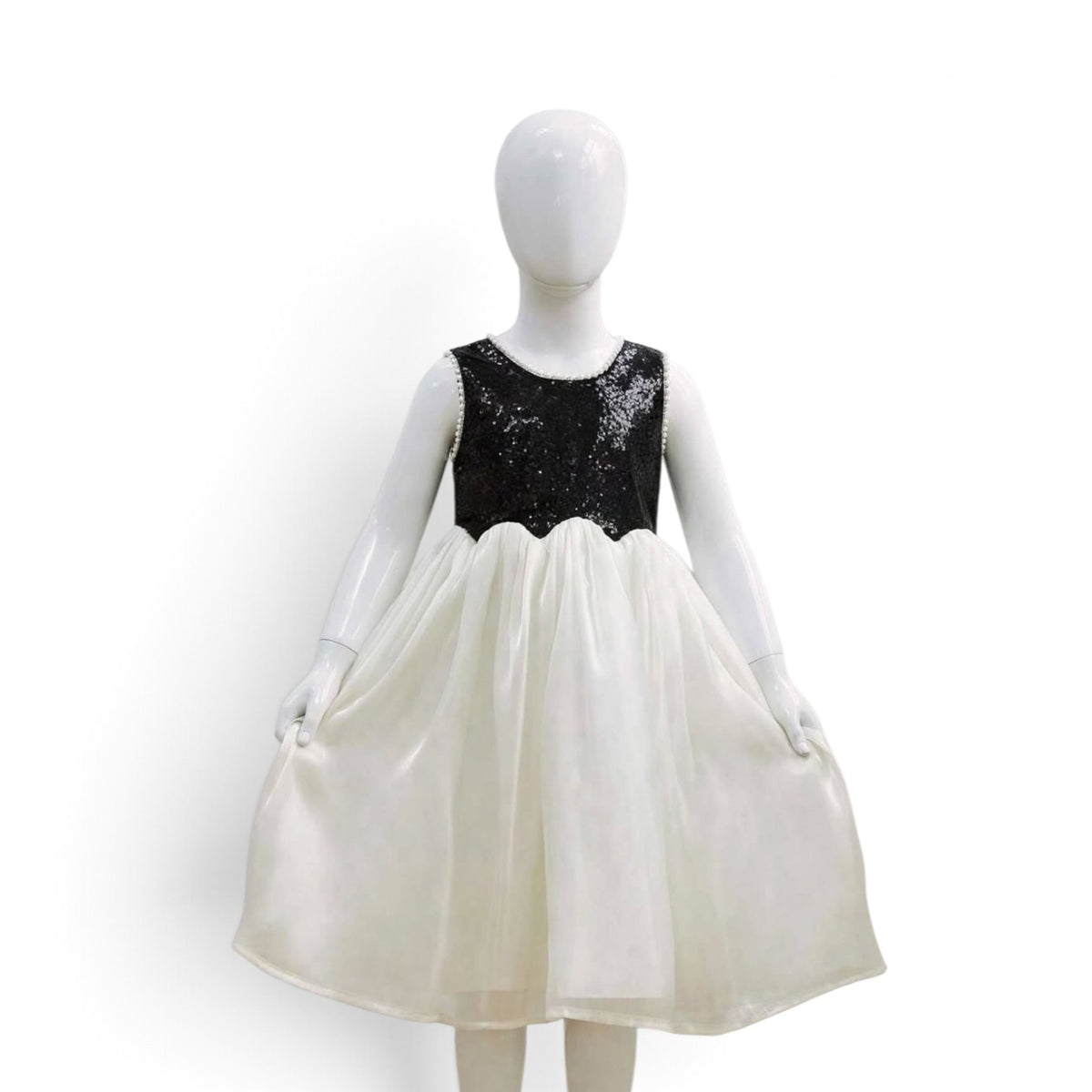 Black  & whitw seqin dress with pearls 2k6